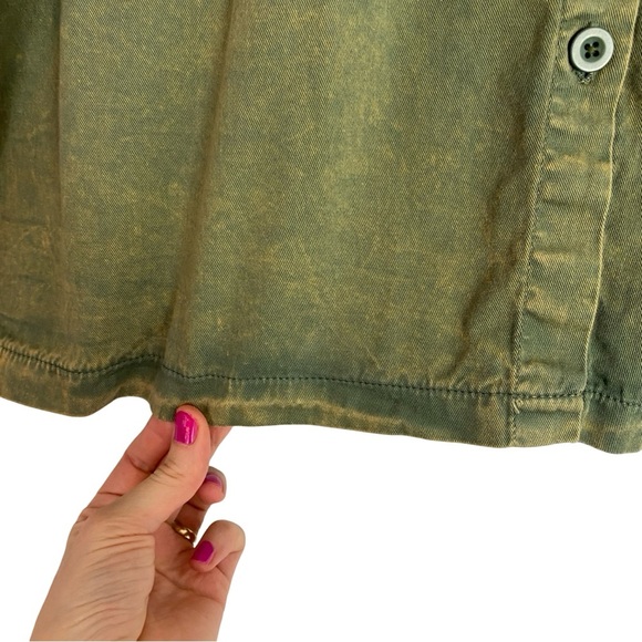 Pretty Little Thing Button Down Shirt Womens Size 10 Denim Acid Wash Army Green - Picture 3 of 7